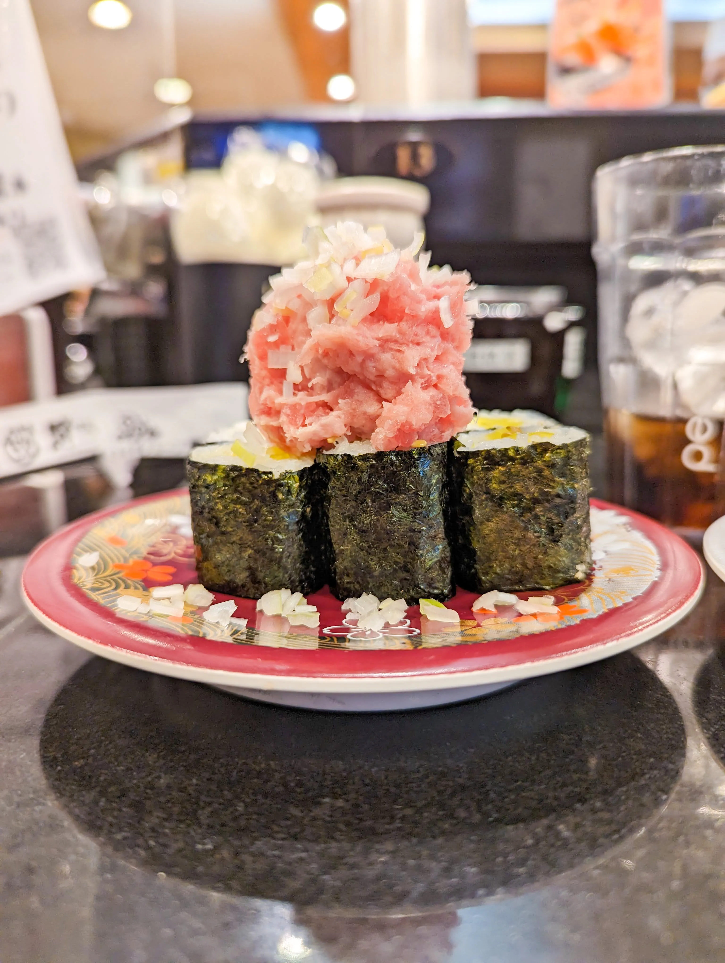 山盛りのマグロ軍艦